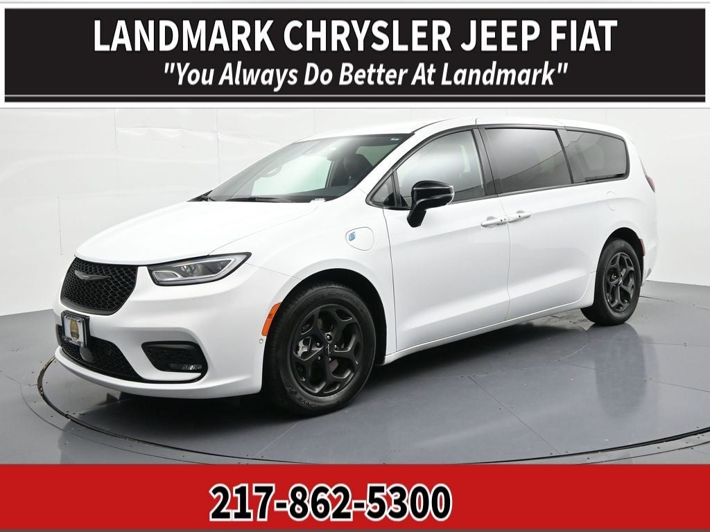 2024 Chrysler Pacifica Select in Bright White Clearcoat — front three-quarter view