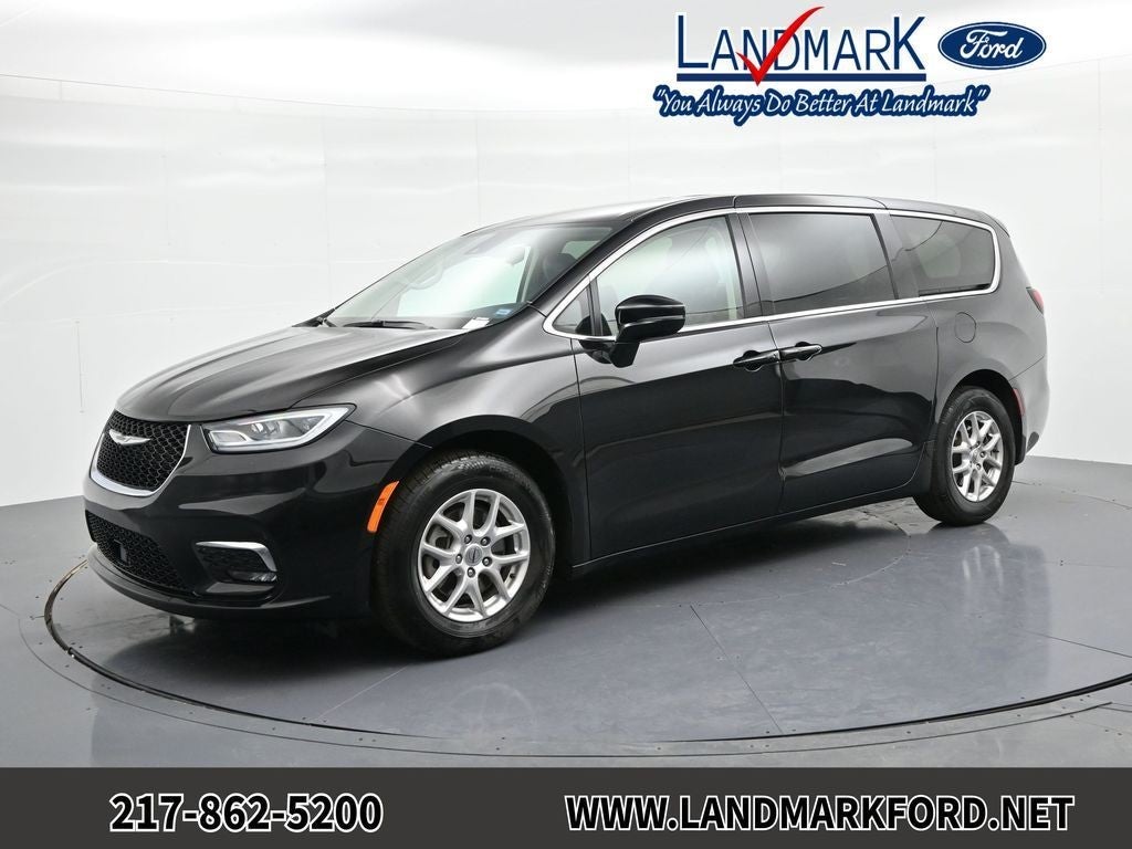 2024 Chrysler Pacifica Touring L FWD in Diamond Black — front three-quarter view