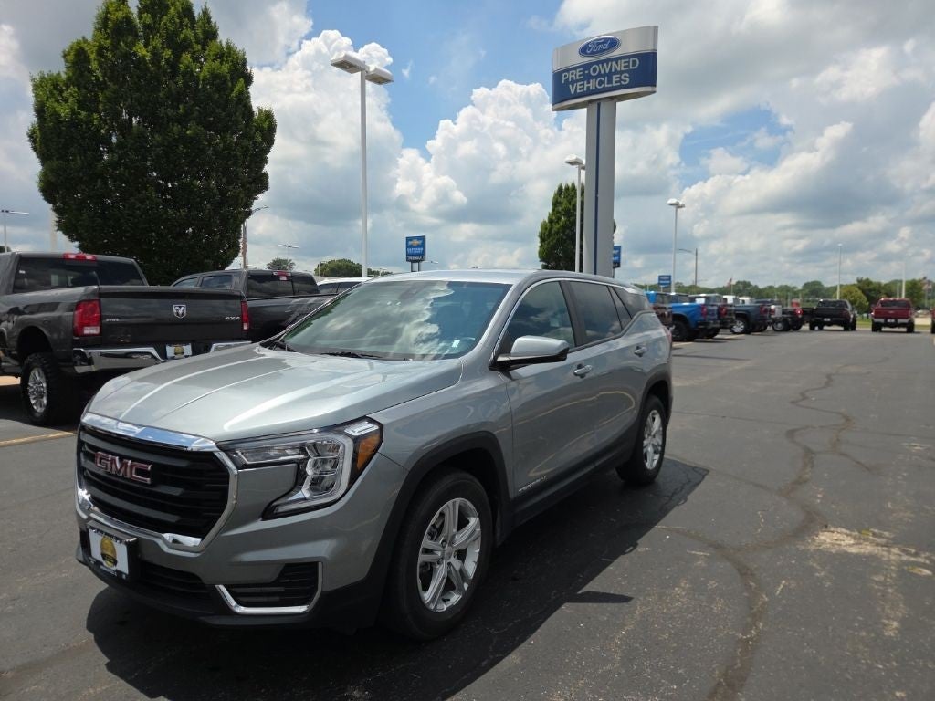 2024 GMC Terrain AWD 4dr SLE in Sterling Metallic — front three-quarter view