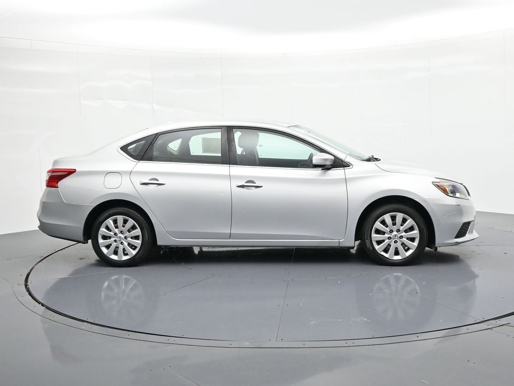 2017 Nissan Sentra — detail view
